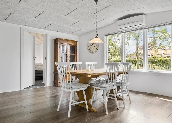 Semesterbostad 3 Bedroom Lovely In *