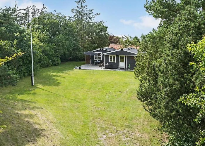 Semesterbostad 3 Bedroom Lovely In